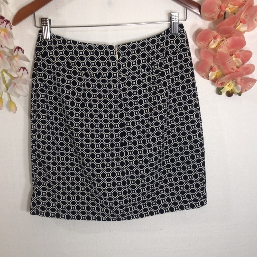 BANANA Republic skirt, black and white, size 2 - Picture 3 of 7
